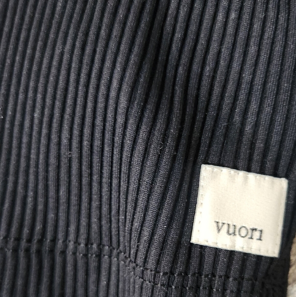 Vuori Women's Black Cross-Back Top - Picture 5 of 6